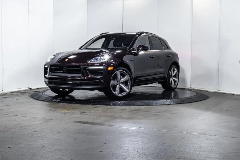2025 Porsche Macan T photo 1