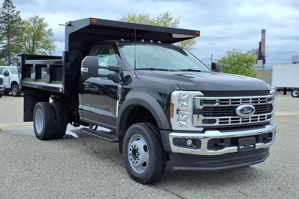 2025 Ford F-550 XL photo 1