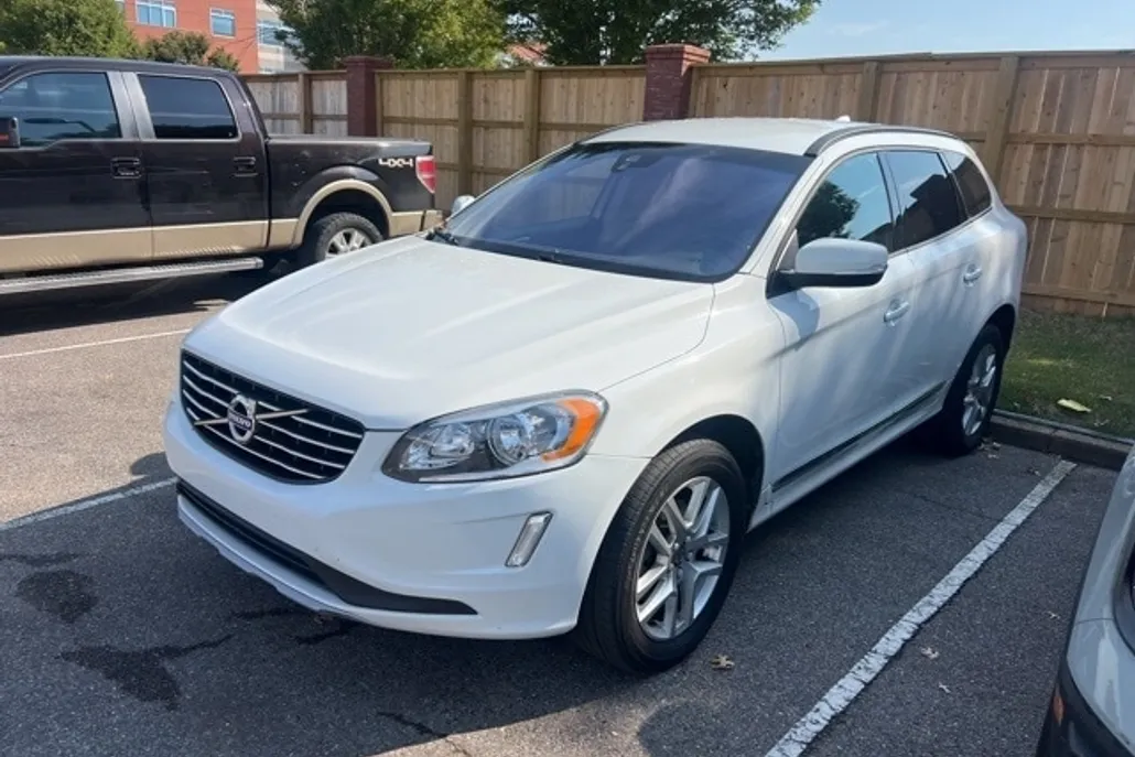 2017 Volvo XC60 T5 photo 1