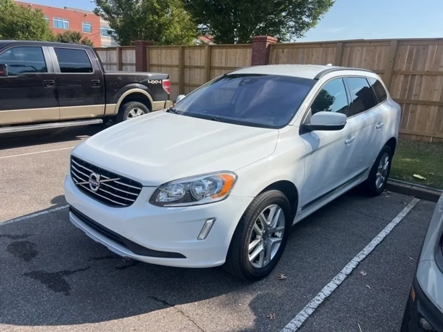 2017 Volvo XC60 T5 photo 1