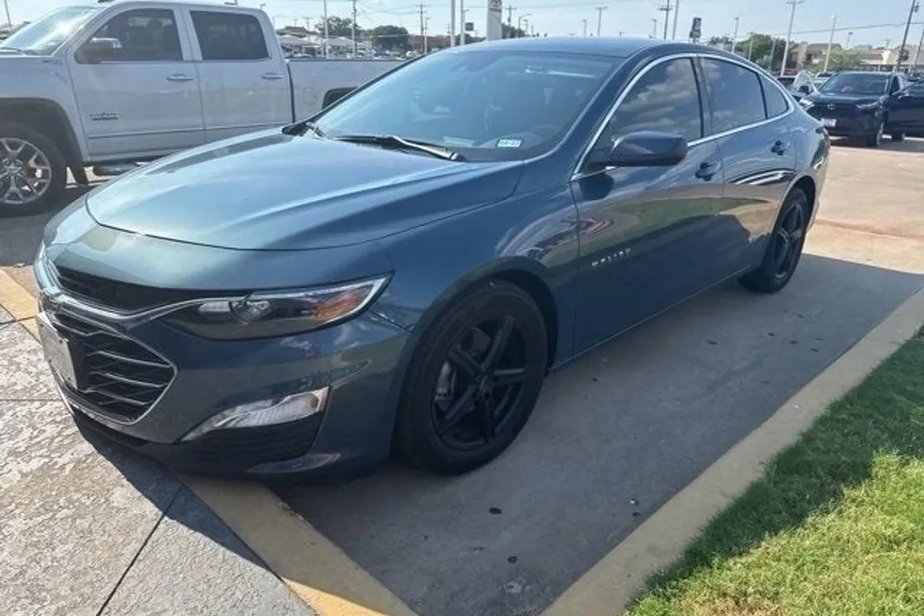 2025 Chevrolet Malibu 1LT photo 1