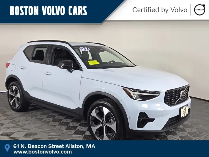 2024 Volvo XC40 Plus photo 1