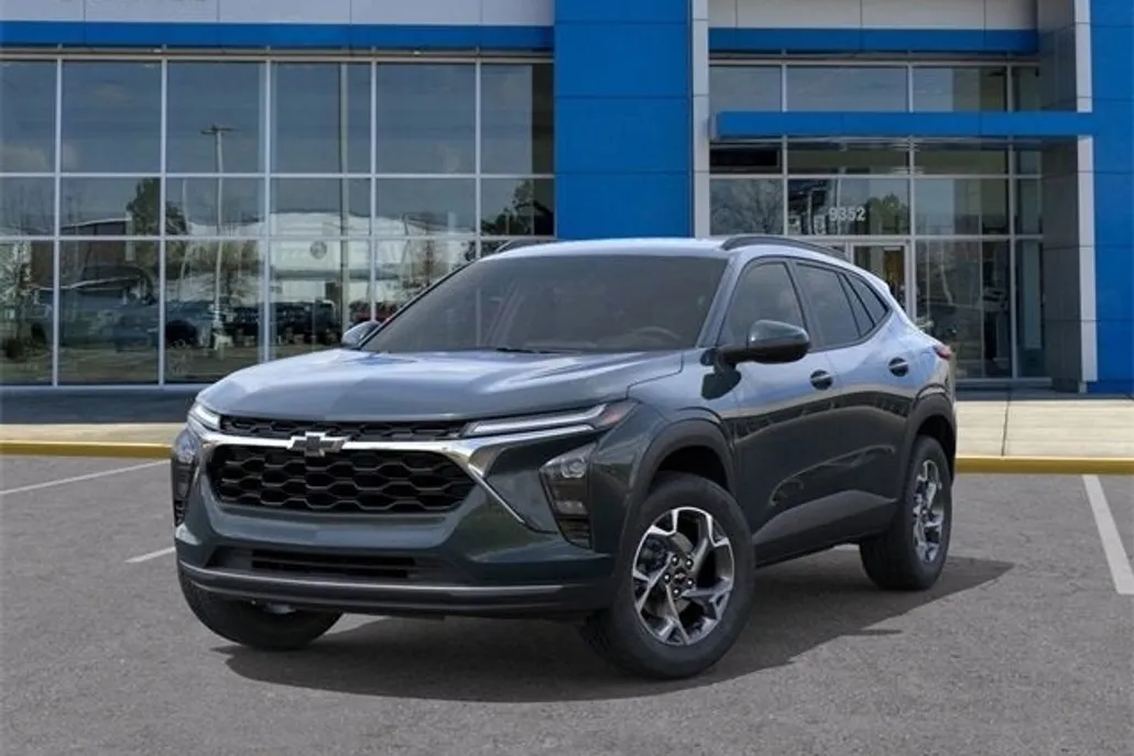 2025 Chevrolet Trax LT photo 1