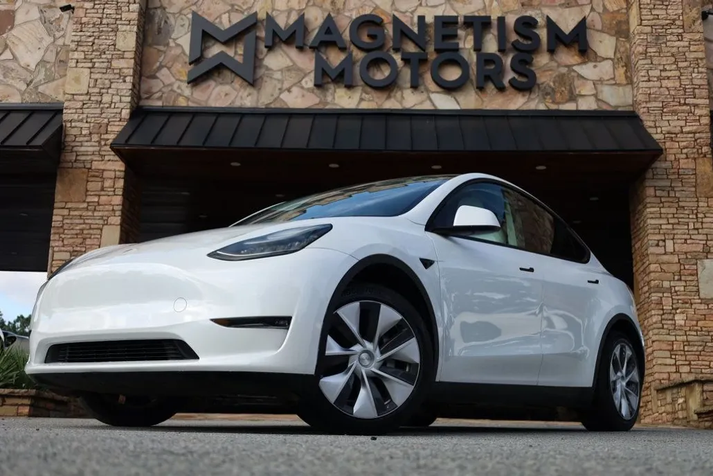2021 Tesla Model Y Long Range photo 1