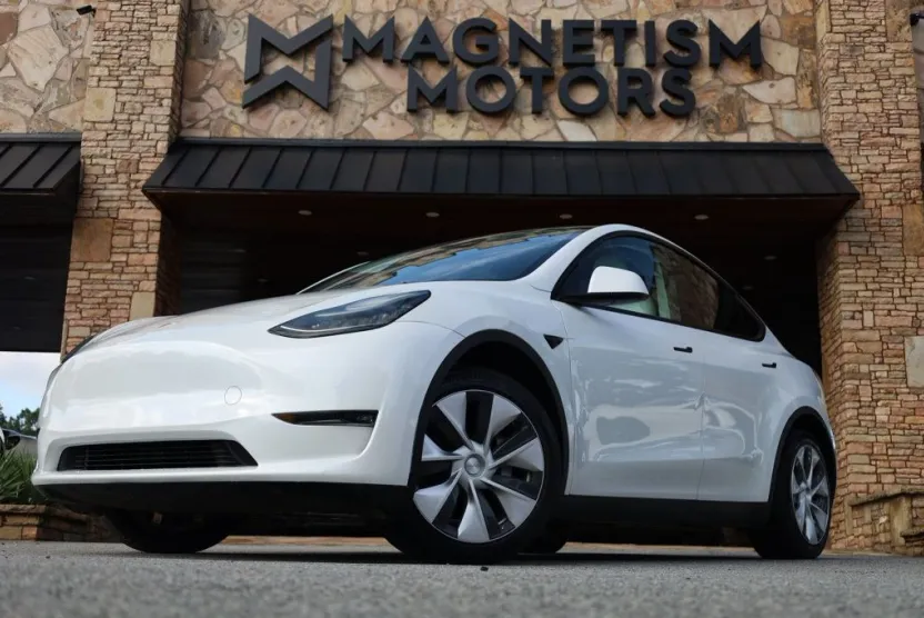 2021 Tesla Model Y Long Range photo 1
