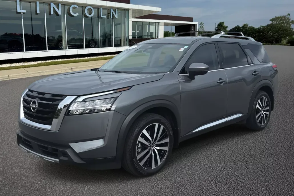 2024 Nissan Pathfinder Platinum photo 1