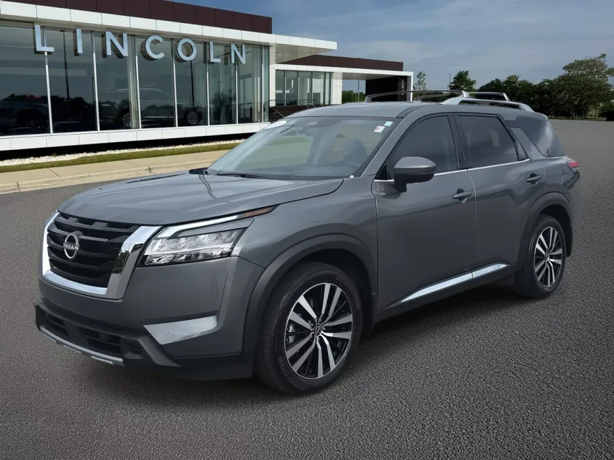 2024 Nissan Pathfinder Platinum photo 1