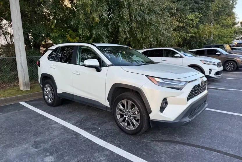 2022 Toyota RAV4 XLE Premium photo 1