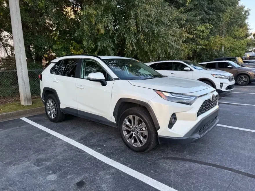 2022 Toyota RAV4 XLE Premium photo 1
