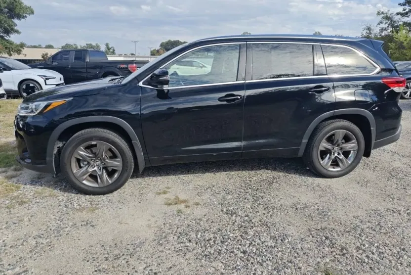 2017 Toyota Highlander Limited Platinum photo 1