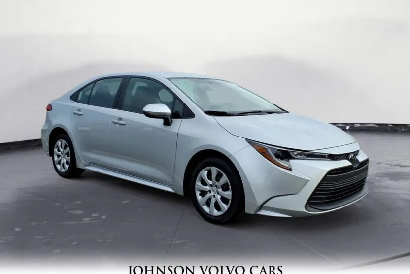 2024 Toyota Corolla LE photo 1
