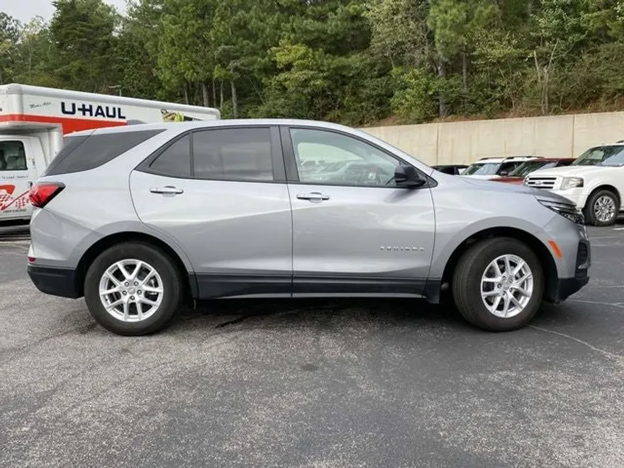 2023 Chevrolet Equinox LS photo 1