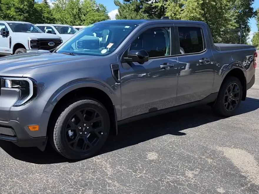 2025 Ford Maverick Lariat photo 1