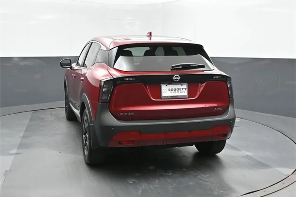 2025 Nissan Kicks SV photo 1