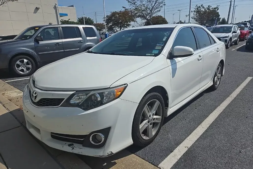 2014 Toyota Camry L photo 1