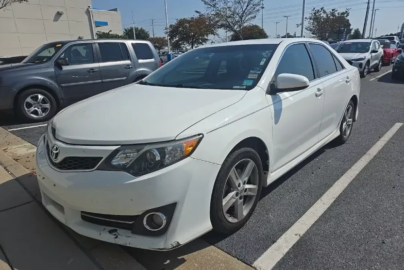 2014 Toyota Camry L photo 1