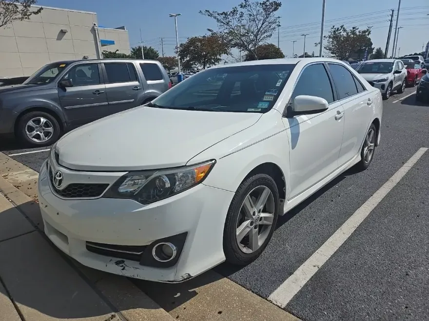 2014 Toyota Camry L photo 1