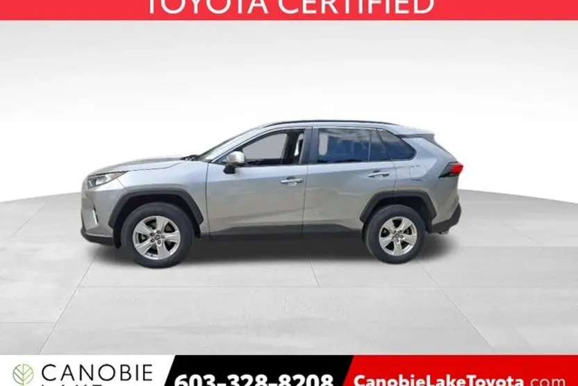 2021 Toyota RAV4 XLE photo 1