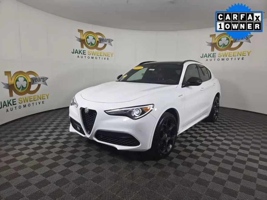 2023 Alfa Romeo Stelvio Ti photo 1