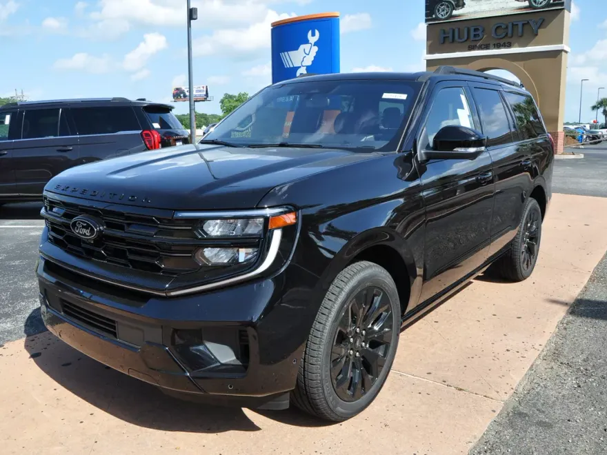 2025 Ford Expedition Platinum photo 1