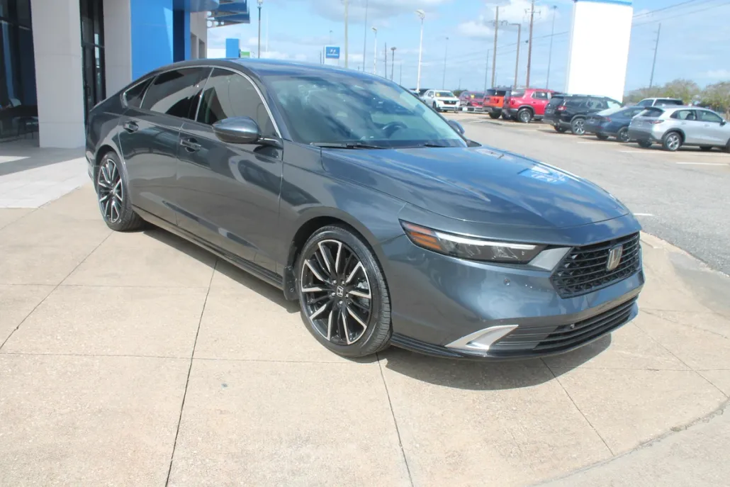 2023 Honda Accord Hybrid Touring photo 1