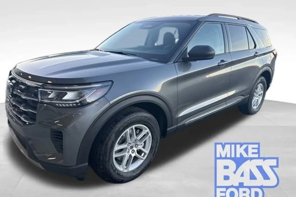 2025 Ford Explorer photo 1