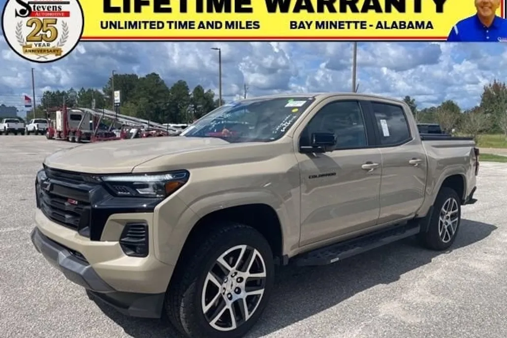 2023 Chevrolet Colorado Z71 photo 1