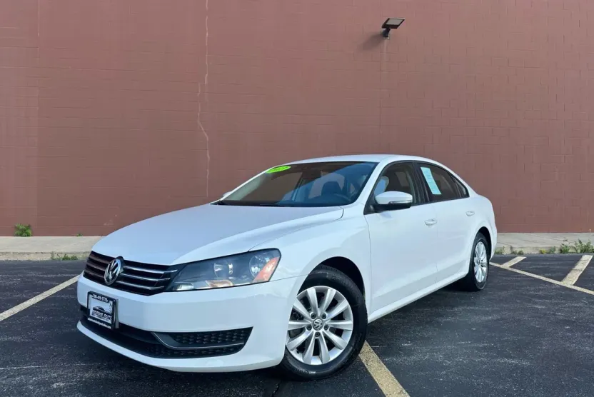 2013 Volkswagen Passat S photo 1