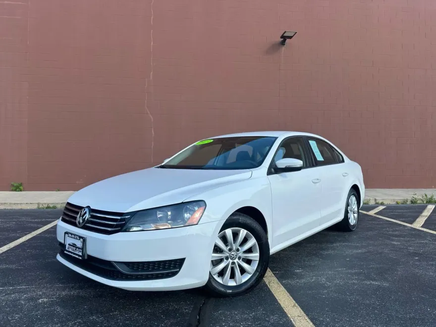 2013 Volkswagen Passat S photo 1