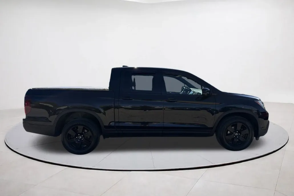 2017 Honda Ridgeline Black Edition photo 1