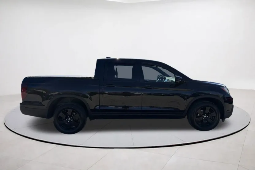 2017 Honda Ridgeline Black Edition photo 1