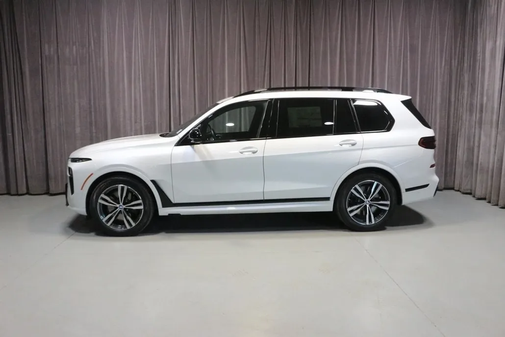 2025 Bmw X7 M60i photo 1