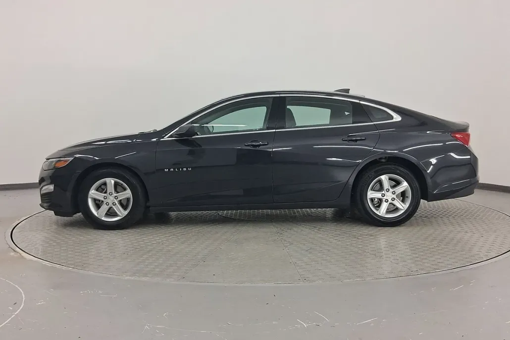 2023 Chevrolet Malibu LS photo 1