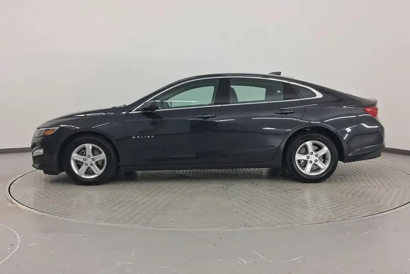 2023 Chevrolet Malibu LS photo 1
