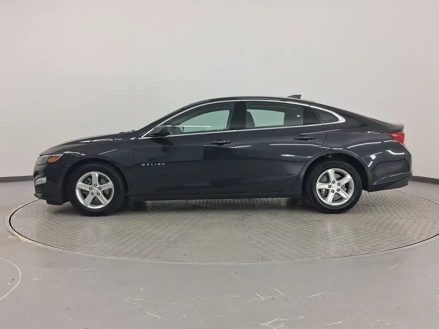 2023 Chevrolet Malibu LS photo 1