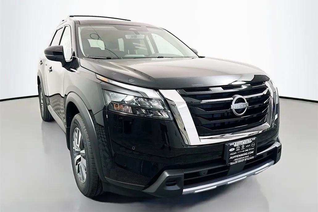 2025 Nissan Pathfinder SL photo 1