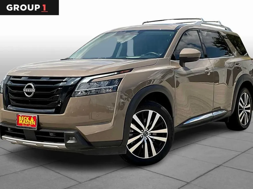 2023 Nissan Pathfinder Platinum photo 1