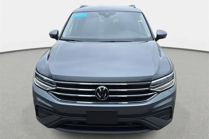 2023 Volkswagen Tiguan SE photo 1