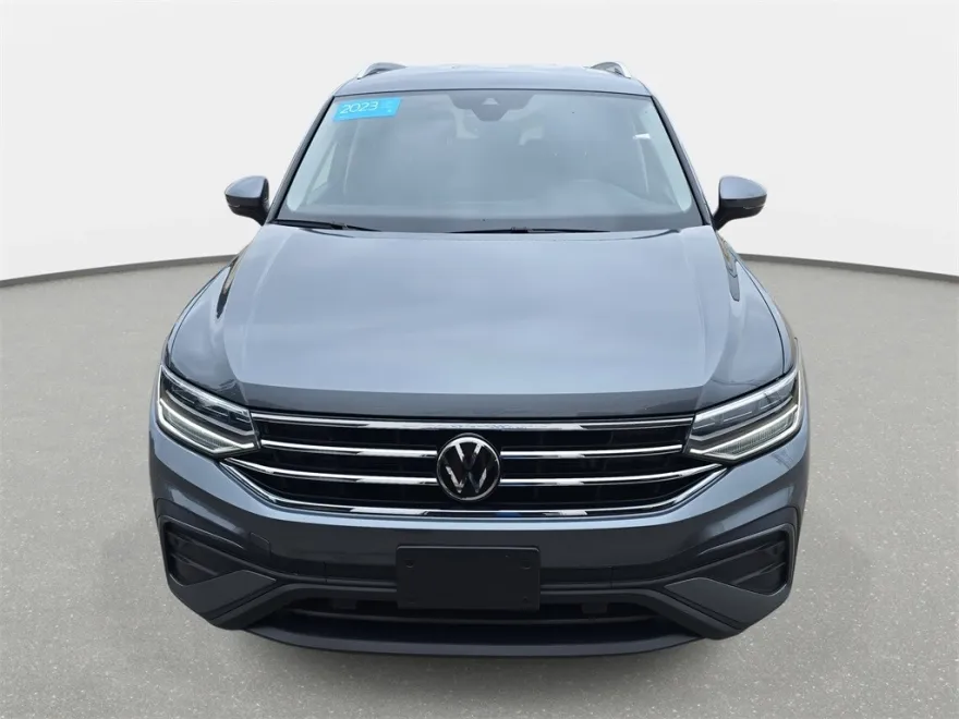 2023 Volkswagen Tiguan SE photo 1