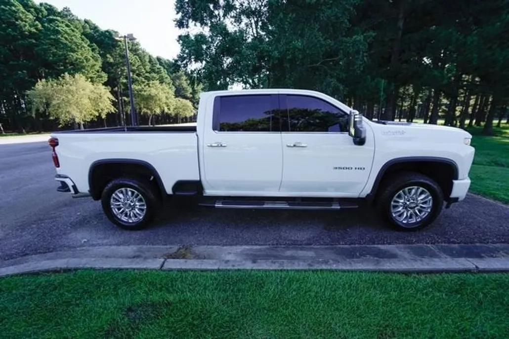2022 Chevrolet Silverado 3500HD High Country photo 1
