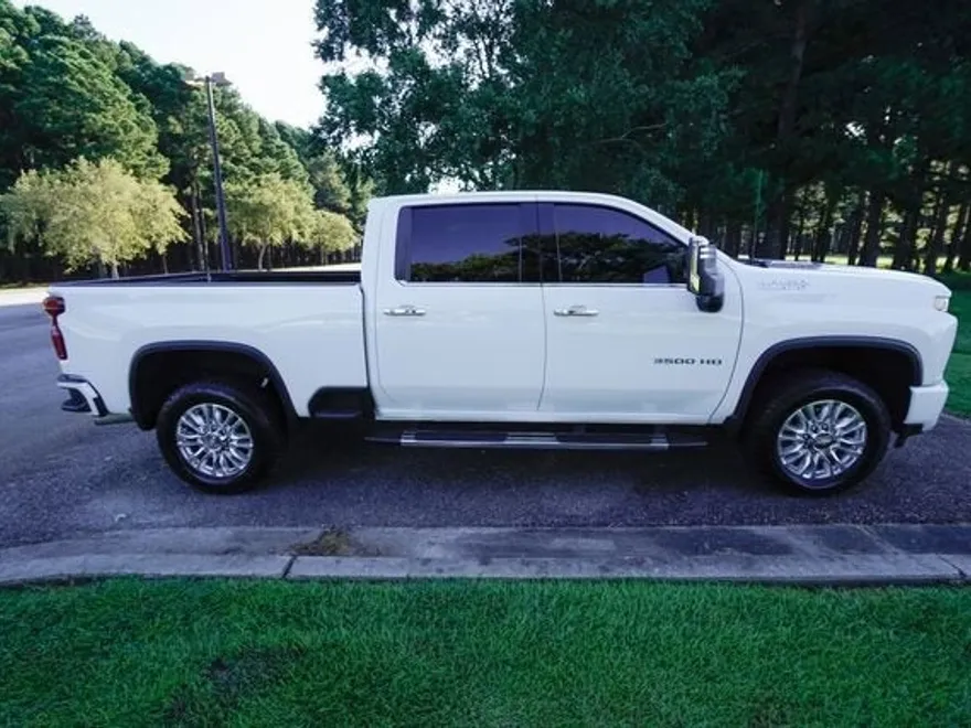 2022 Chevrolet Silverado 3500HD High Country photo 1