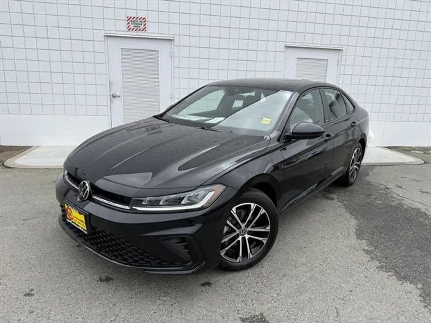 2025 Volkswagen Jetta Sport photo 1