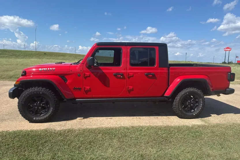 2022 Jeep Gladiator Willys photo 1