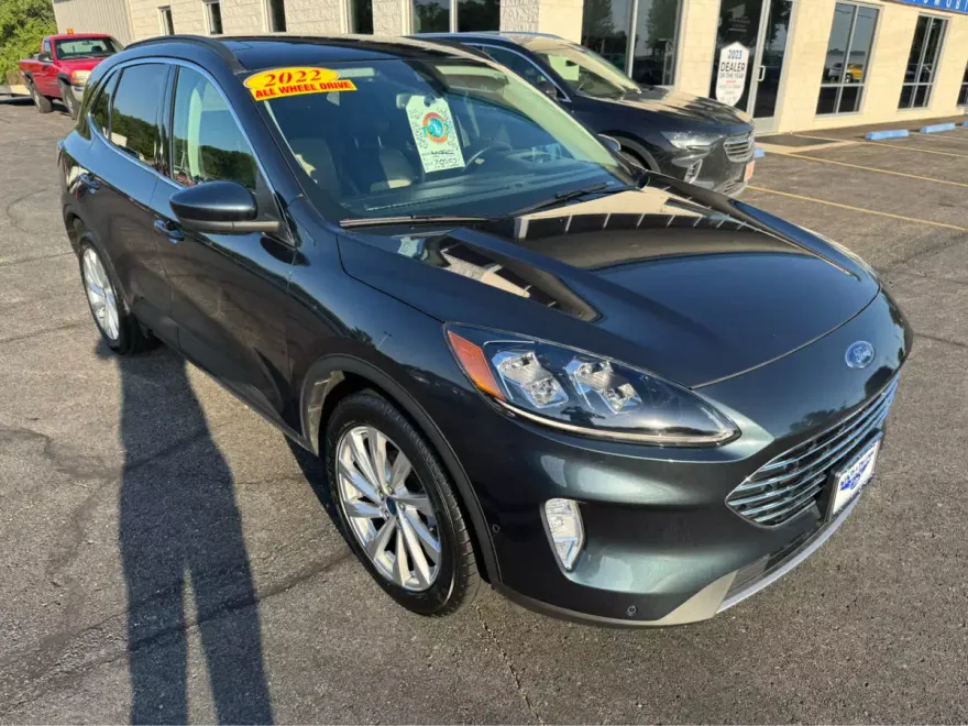 2022 Ford Escape Titanium photo 1