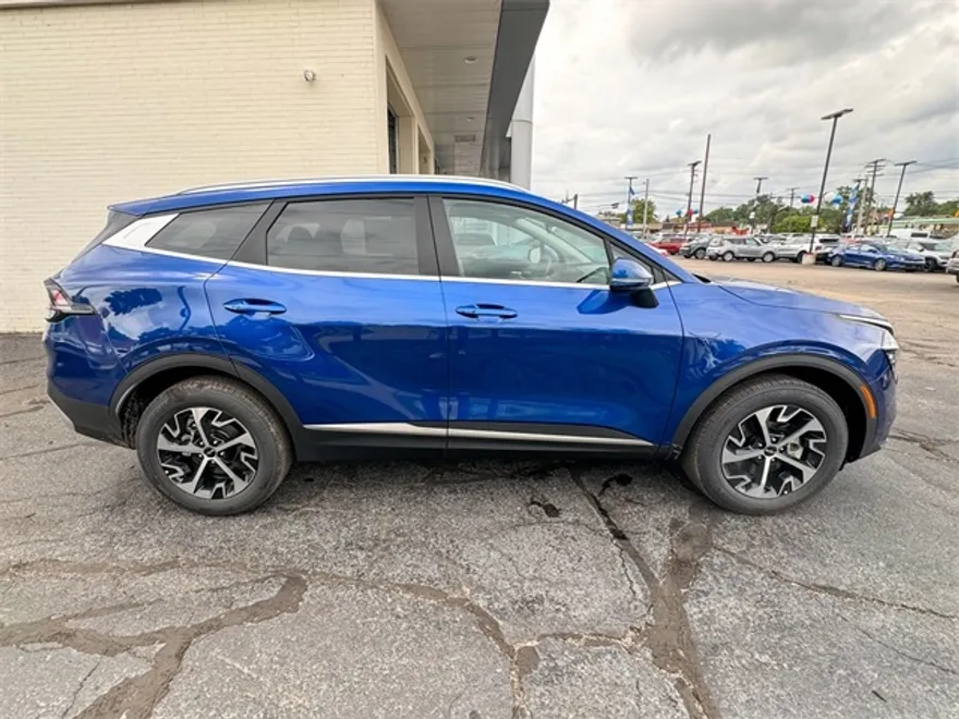 2025 Kia Sportage EX photo 1