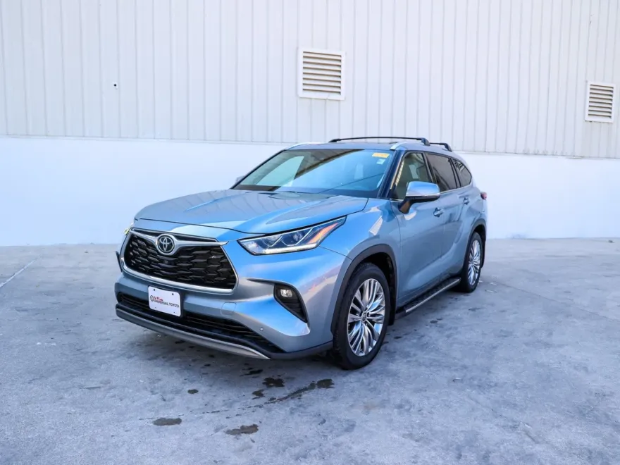 2022 Toyota Highlander Platinum photo 1