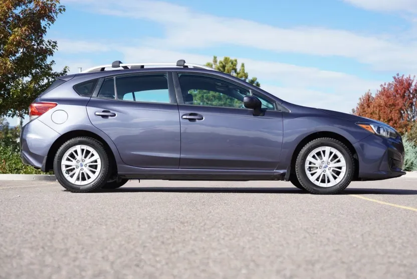 2017 Subaru Impreza 2.0i Premium photo 1