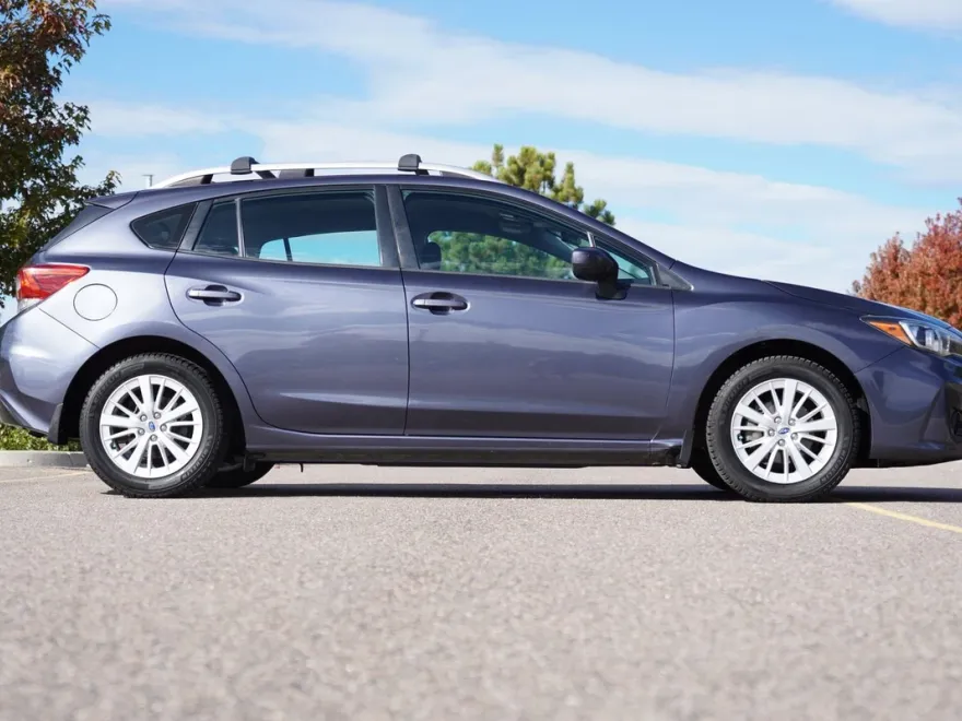2017 Subaru Impreza 2.0i Premium photo 1