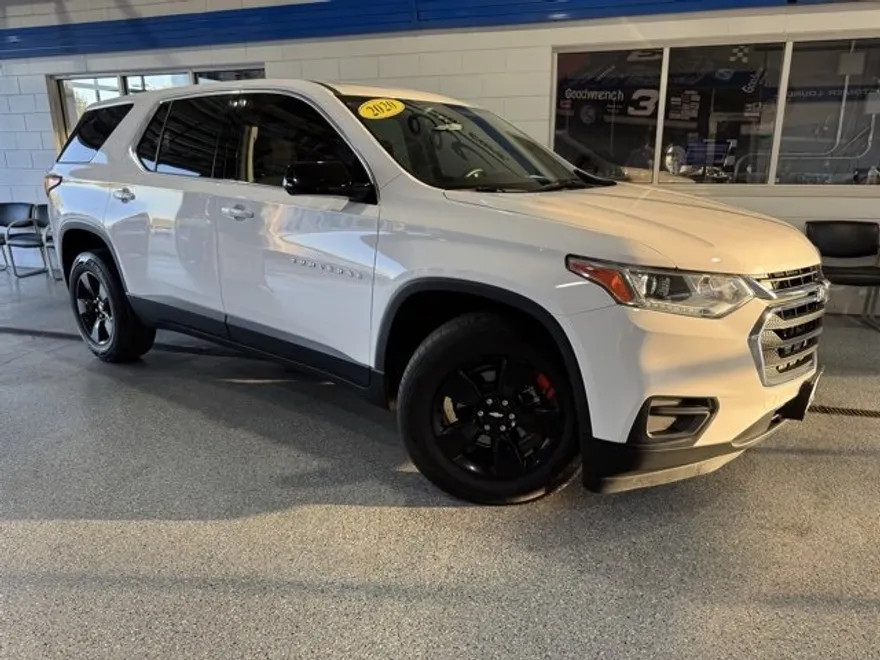 2020 Chevrolet Traverse LS photo 1