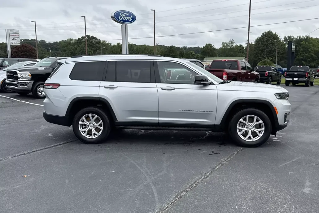 2022 Jeep Grand Cherokee Limited photo 1